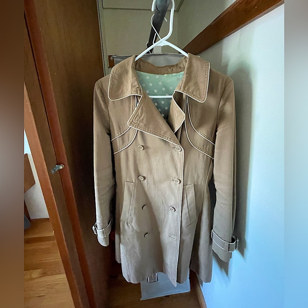 Vintage Women’s Trench Coat, Medium, Tan w/ White Accents, Buckles & Silk Lining